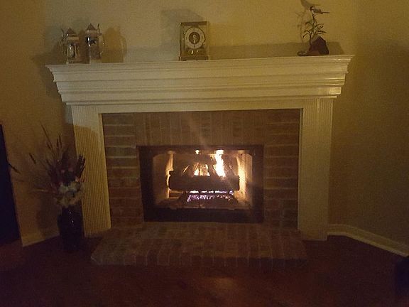 Gas logs beautiful mantel