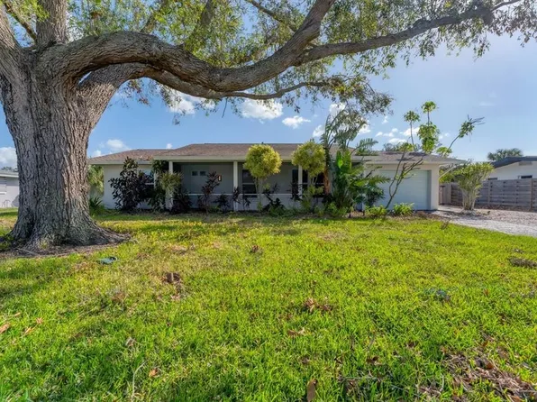 2420 Sunnyside St, Sarasota, FL 34239