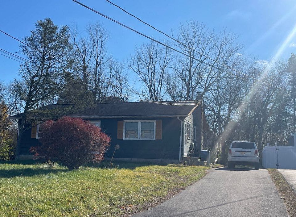 2nd image of 132 W North St