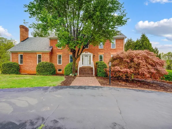 301 Quail Meadows Dr, Forest, VA 24551