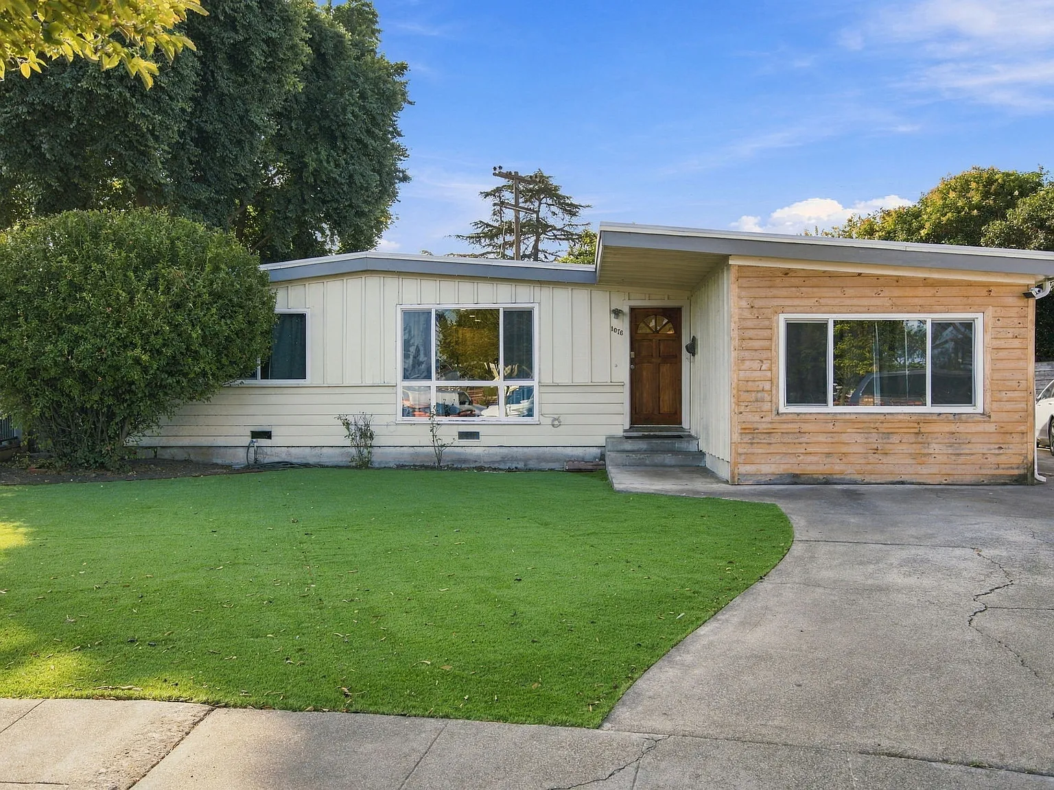 3 bed, 1400 sqft, $4,888 — Photo 3