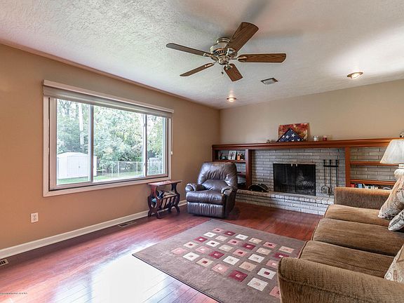 5th image of 1153 Bennington Dr