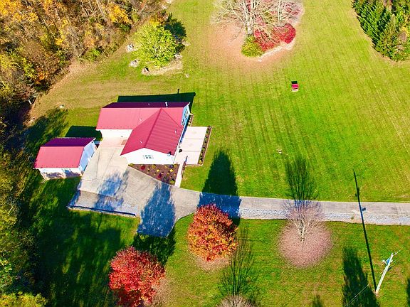 3rd image of 147 Emerald Ln