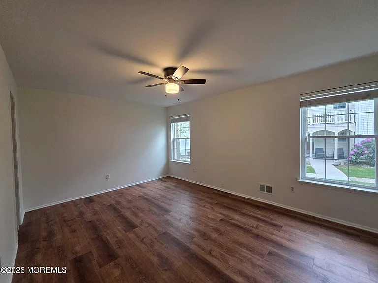129 Tulip Ln — Photo 14