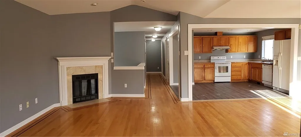 3 bed, 1420 sqft, $3,700 — Photo 2