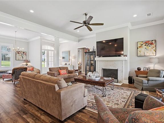 5th image of 736 Plantation Dr