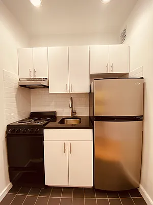 Rented by Metropolis Real Estate of Manhattan | media 7