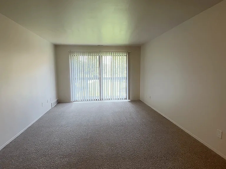 Lakeside Village Apartments — Photo 125