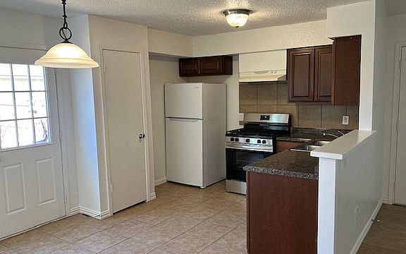 4th image of 901 Country Aire Dr #B