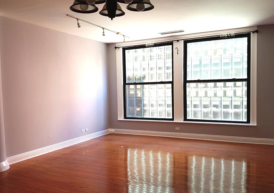 Spacious living room