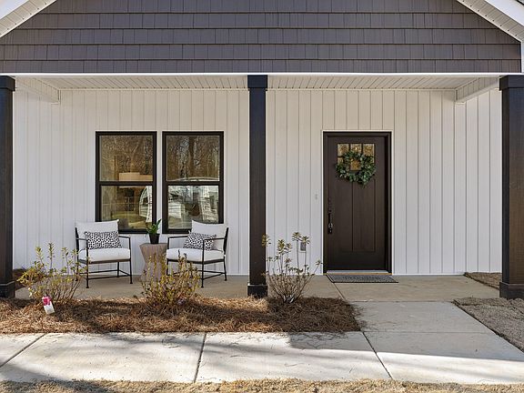3rd image of 365 Woodvale Ave