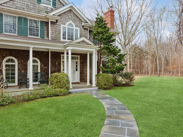 110 Greenleaf Ln — Photo 3