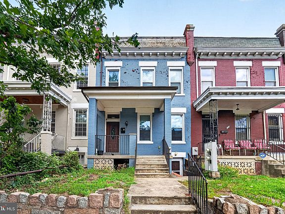 2nd image of 635 Kenyon St NW Unit A