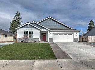 214 Retirement Ln, Cave Junction, OR 97523