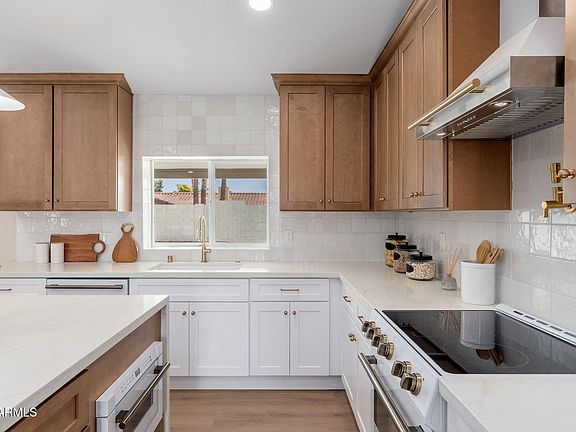 5th image of 417 E MARCONI Avenue