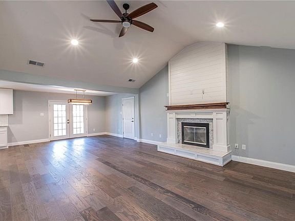 3rd image of 3206 Willow Creek Ct