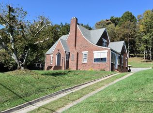 926 W Stuart Dr, Galax, VA 24333