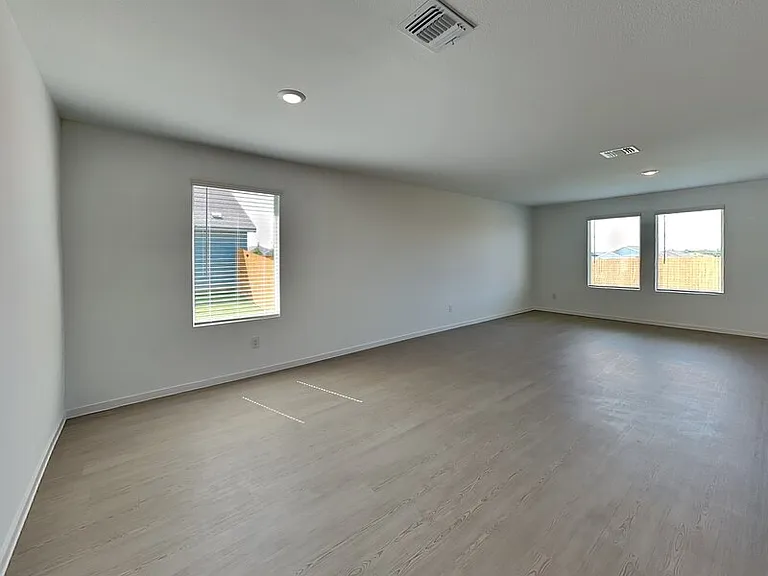 3707 Longleaf Dr — Photo 3