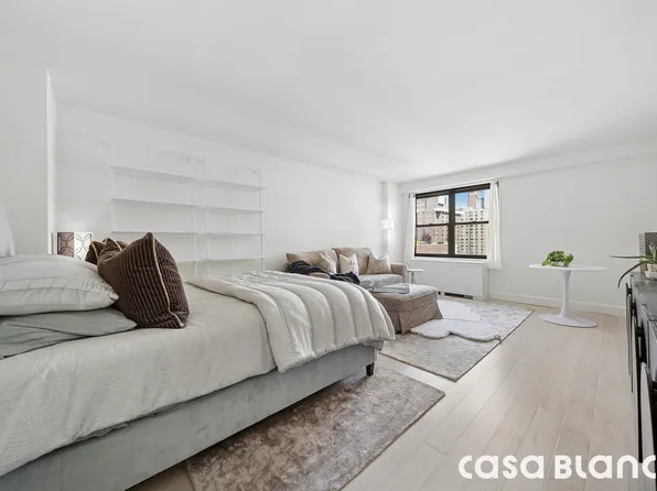 301 East 69th Street 14L image 2 of 6