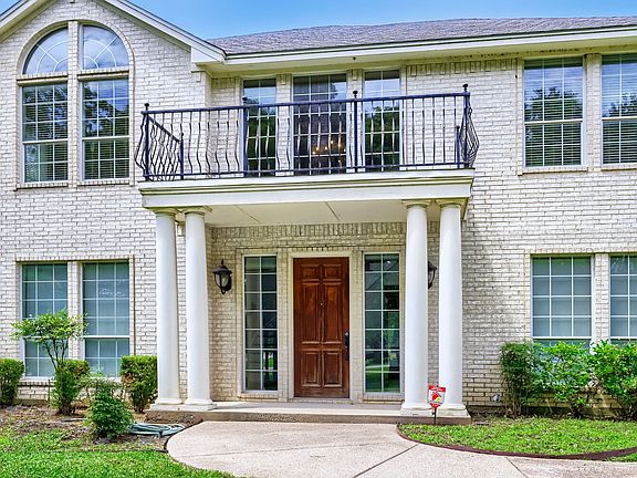 3rd image of 3601 Cliffwood Dr