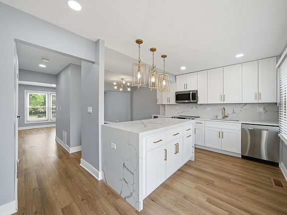 5th image of 1809 Dumont Ln