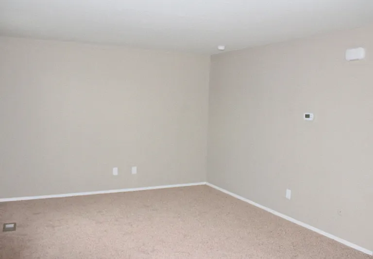 7927 Mount Hood Dr — Photo 3