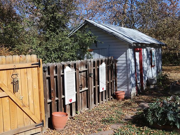 Detached Garage