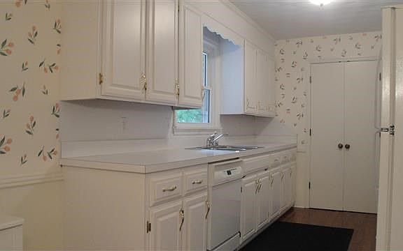3rd image of 2528 Goldenrod Dr