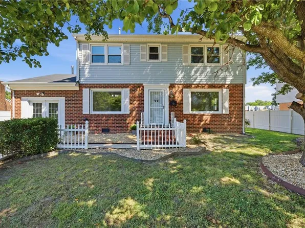 725 Arrowhead Dr, Newport News, VA 23601