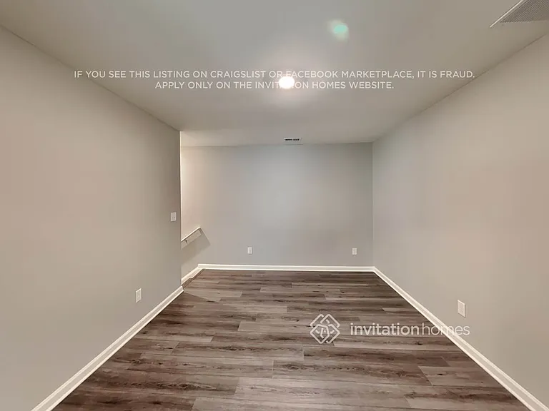 136 Webster Cir — Photo 8
