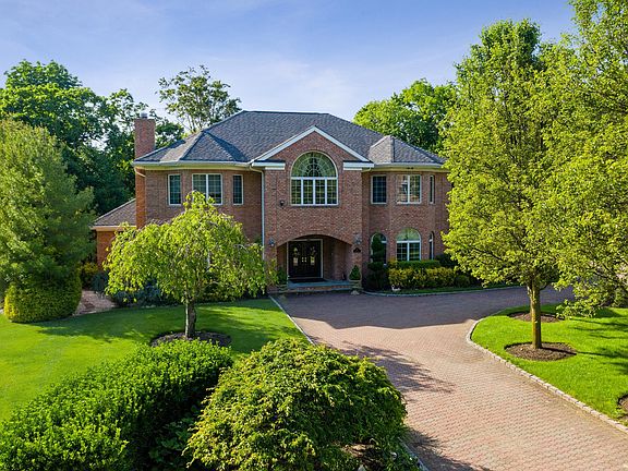2nd image of 18 Woods Ct