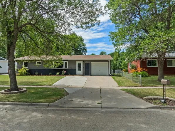 2533 8th St NW, Minot, ND 58703