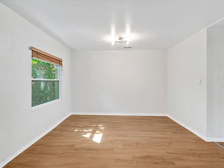 1540 Alhambra Dr #A — Photo 11