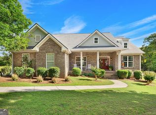 85 Majestic Shores Trl, Hartwell, GA 30643