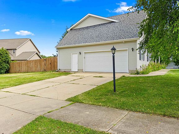 3rd image of 1905 W Gerald Dr