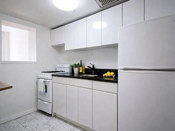 3rd image of 131 E 83rd St #3DD