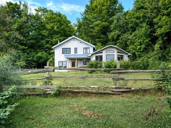 1084 Moon Rd, Central Frontenac, ON K0H 1T0