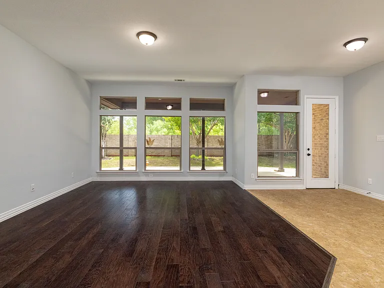 305 Dorset Ct — Photo 33