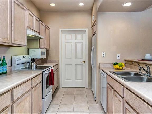 4th image of 17131 E GRANDE Boulevard #118