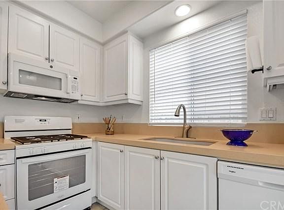 3rd image of 199 Kensington Park #25
