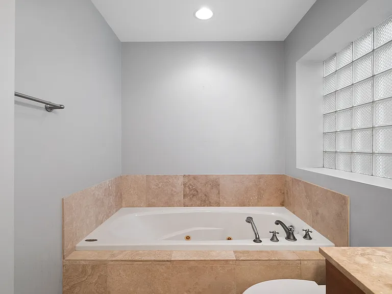 3723 N Wilton Ave #3 — Photo 10