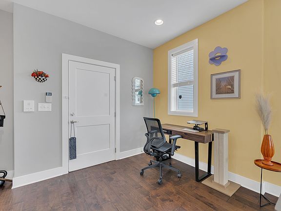 4th image of 519 27th Ave N #101