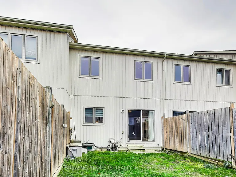 33 Pearcey Cres — Photo 35