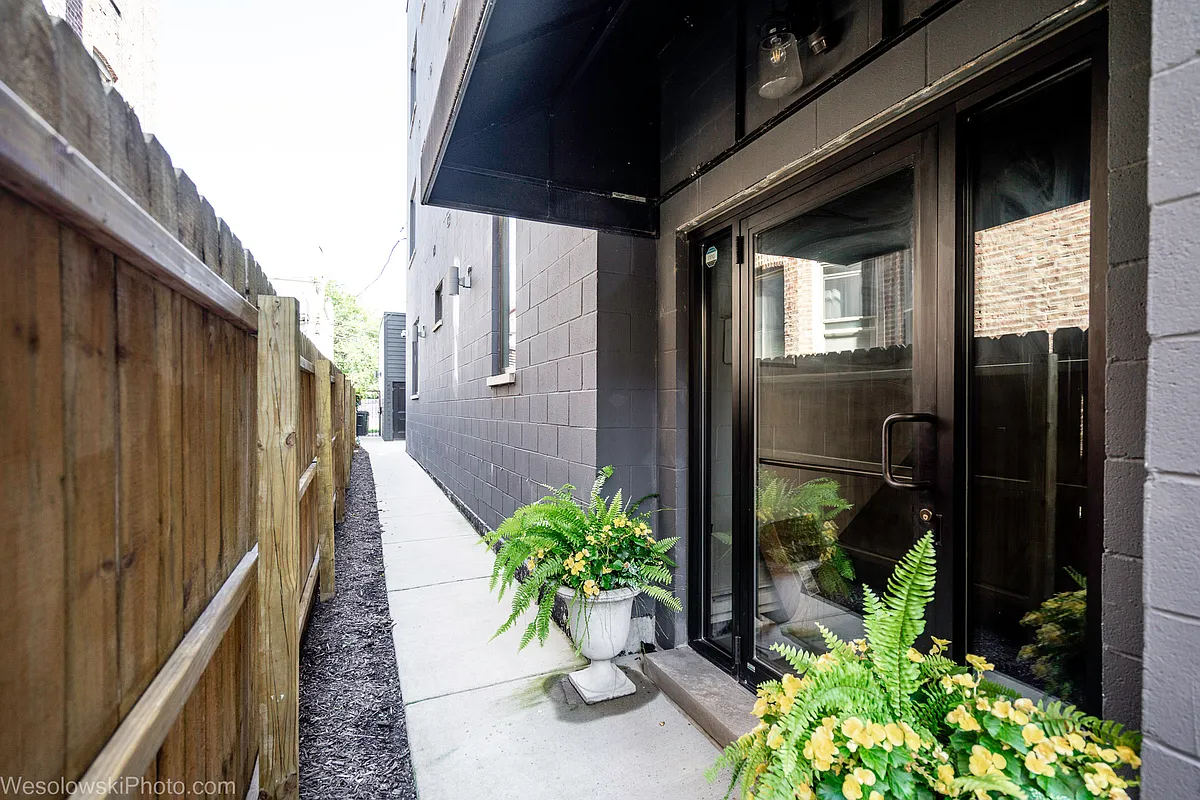 Entrance to building - 4317 S Forrestville Ave #3
