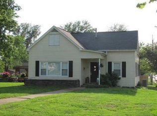 825 N 13th St, Herrin, IL 62948