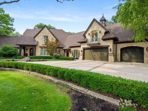 361 Merry Oaks Dr, Sycamore, IL 60178