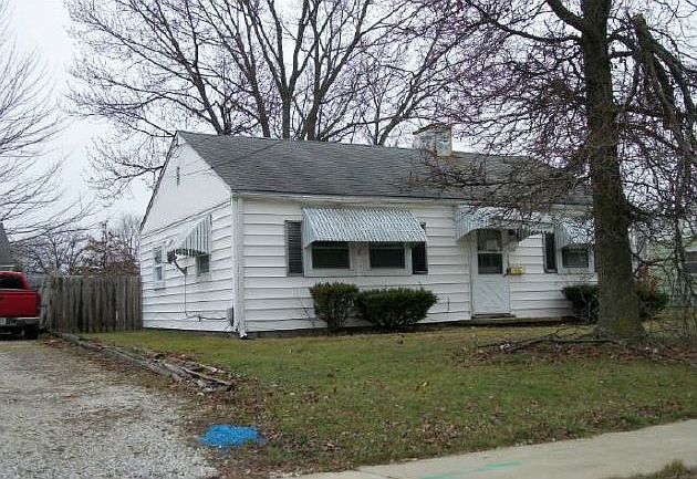 1st image of 907 Oak St