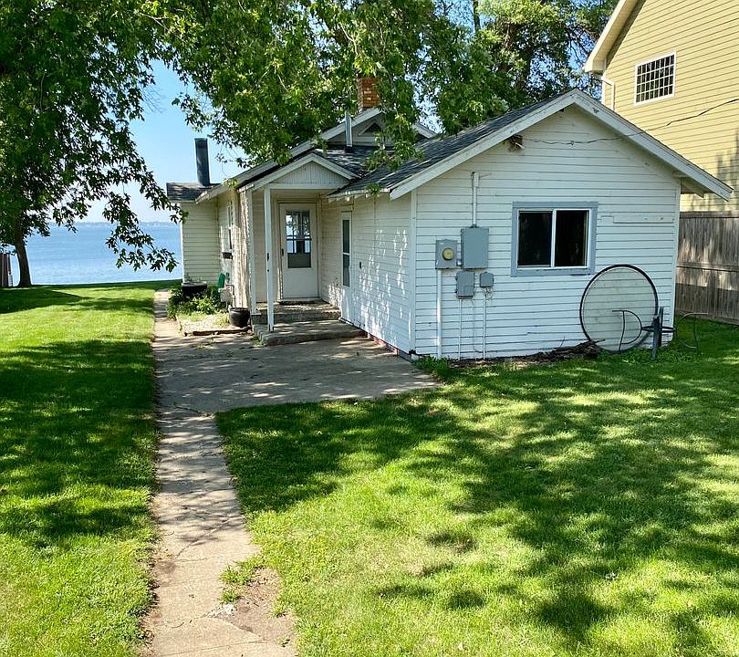 1st image of 218 S Lake Dr