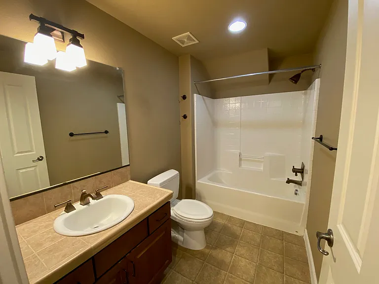 6211 NE Carillion Dr #207 — Photo 8
