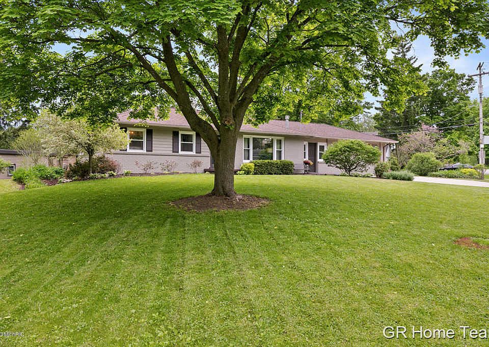 1st image of 3400 Devon Dr NE
